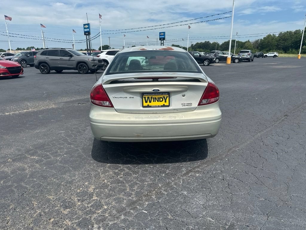 2006 Ford Taurus SE