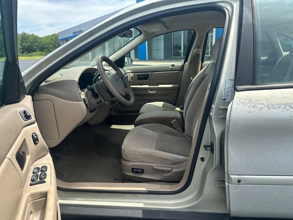 2006 Ford Taurus SE