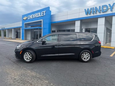 2025 Chrysler Pacifica Select