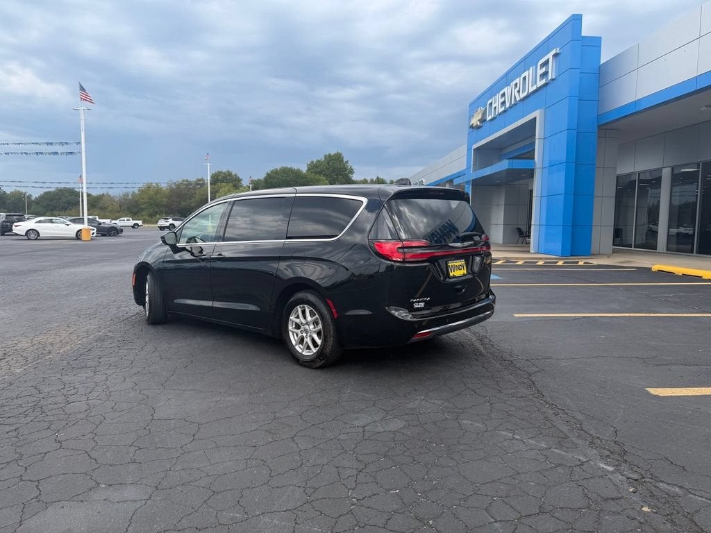 2025 Chrysler Pacifica Select