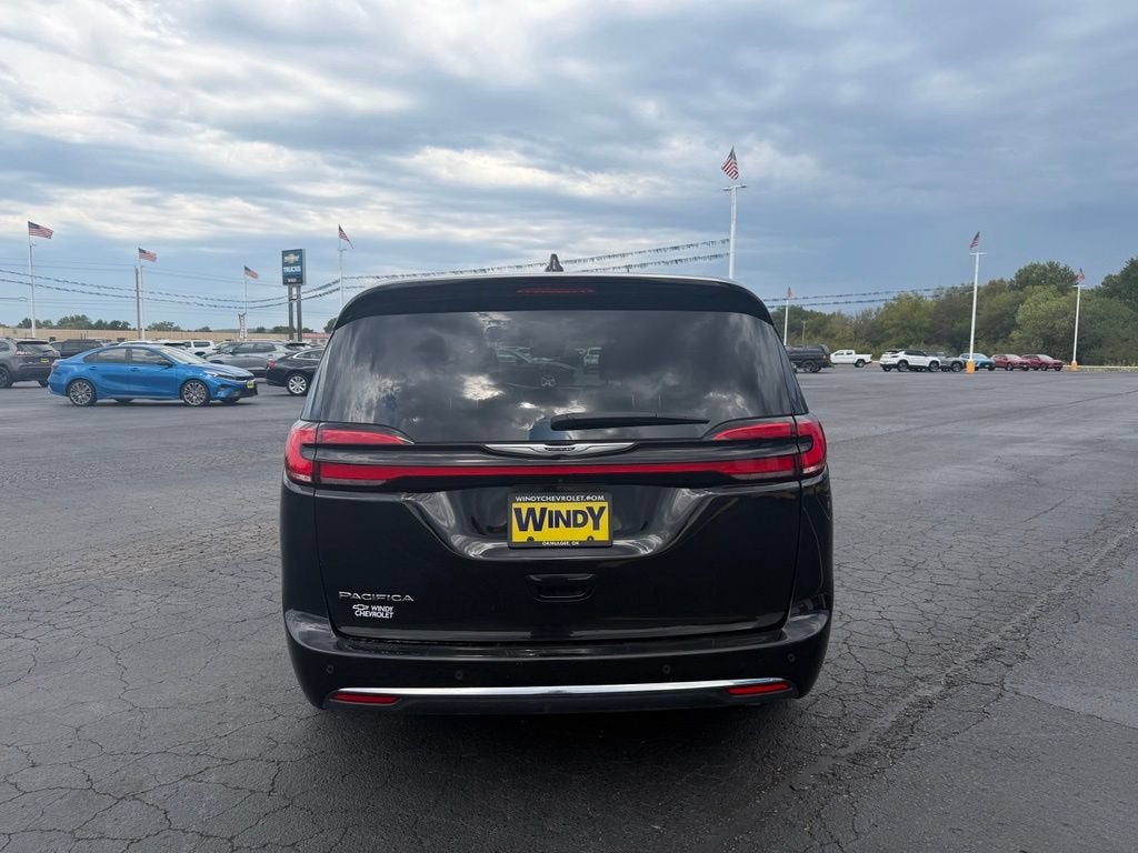2025 Chrysler Pacifica Select