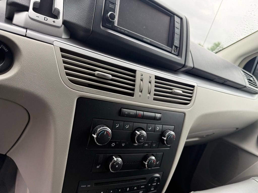 2013 Volkswagen Routan SE w/RSE & Navigation