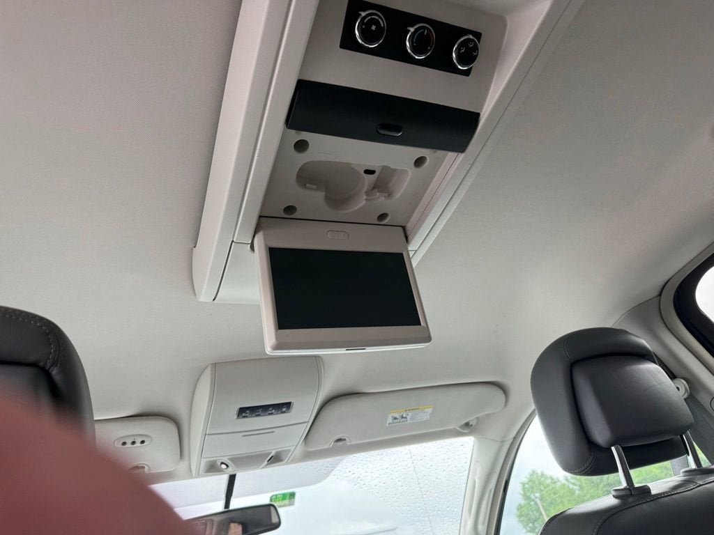 2013 Volkswagen Routan SE w/RSE & Navigation