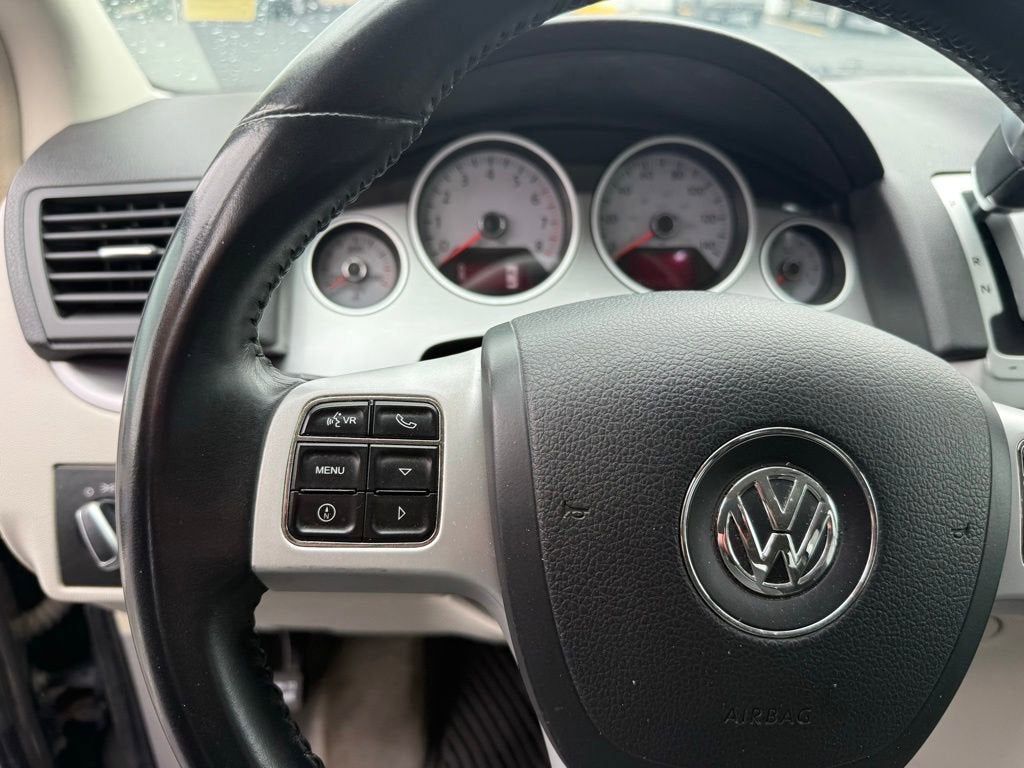 2013 Volkswagen Routan SE w/RSE & Navigation