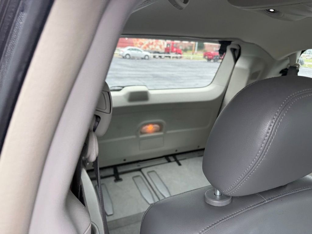 2013 Volkswagen Routan SE w/RSE & Navigation