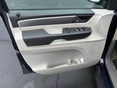 2013 Volkswagen Routan SE w/RSE & Navigation