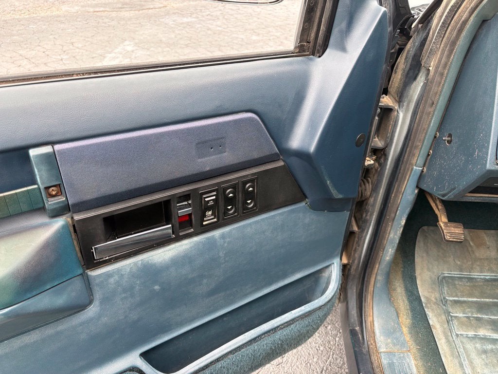 1989 Chevrolet 3/4 Ton Pickups Base