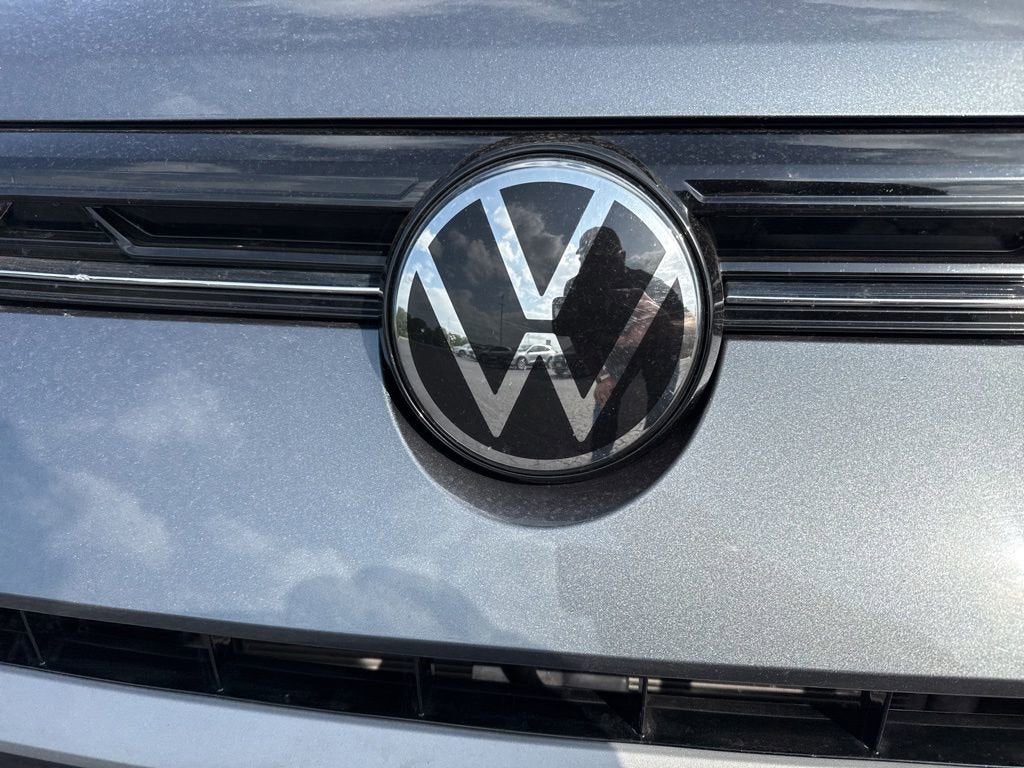 2025 Volkswagen Taos SE