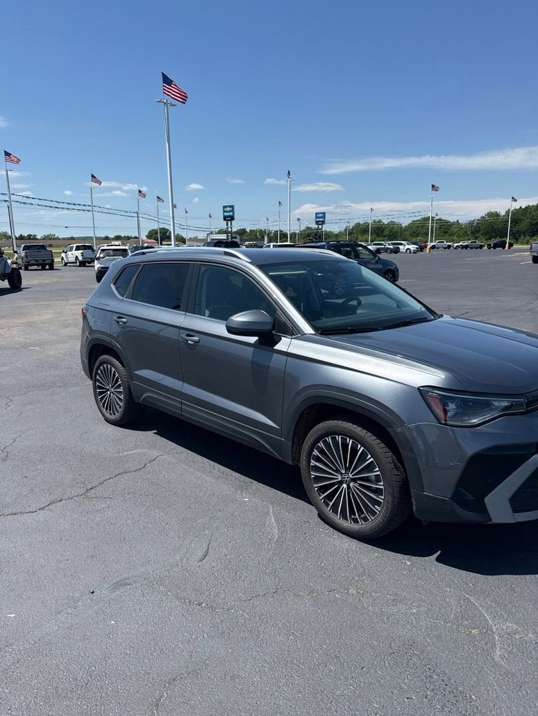 2025 Volkswagen Taos SE