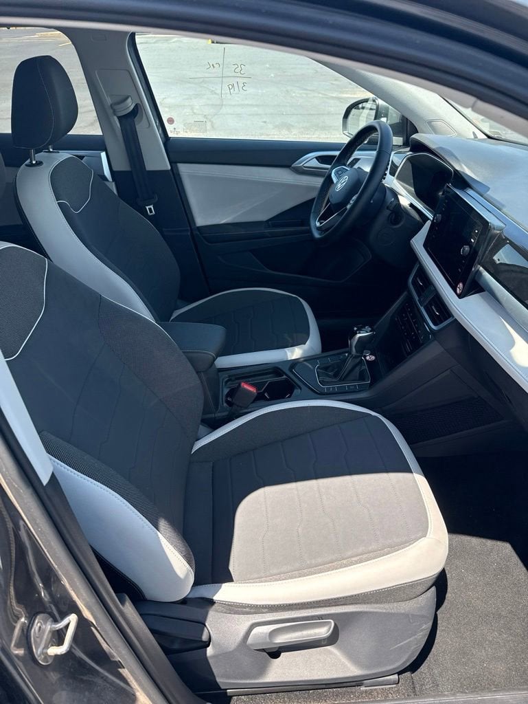 2025 Volkswagen Taos SE