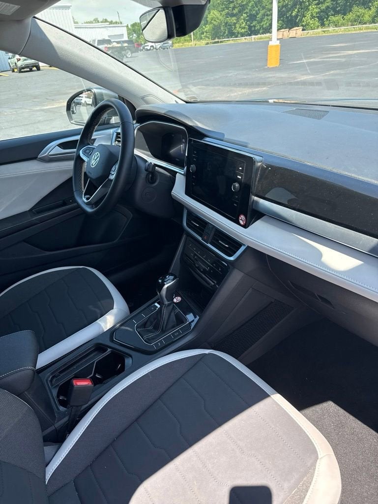 2025 Volkswagen Taos SE