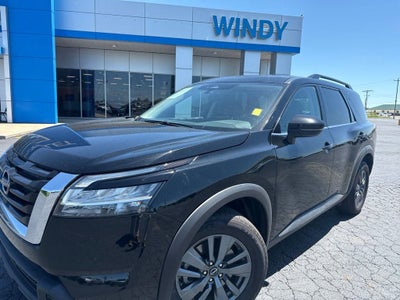 2022 Nissan Pathfinder SV