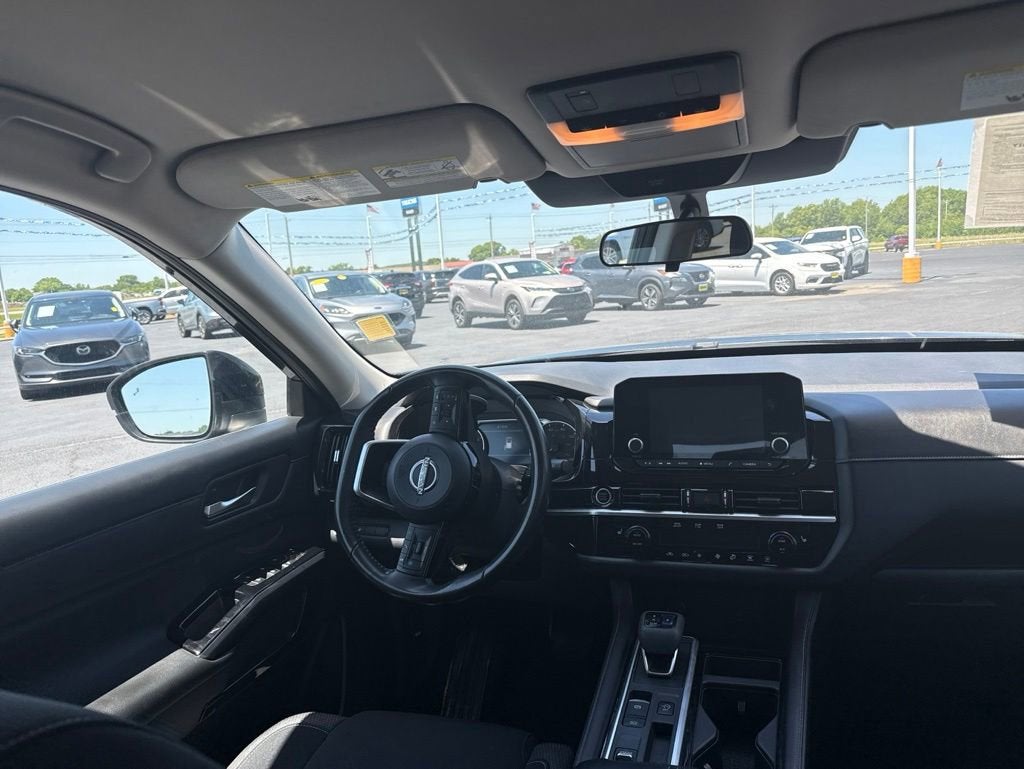 2022 Nissan Pathfinder SV