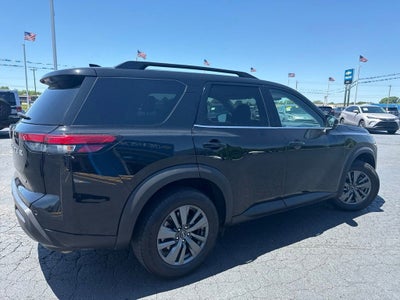 2022 Nissan Pathfinder SV