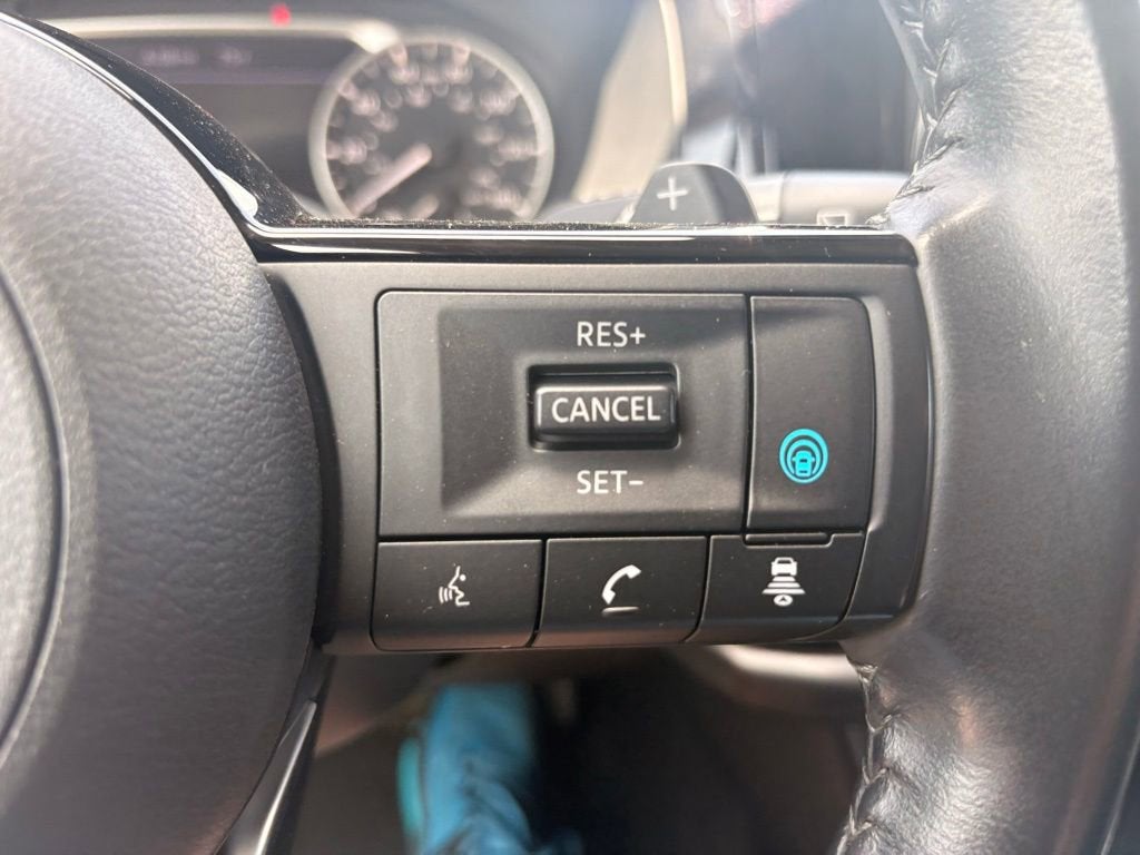 2022 Nissan Pathfinder SV