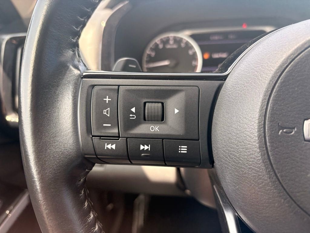 2022 Nissan Pathfinder SV
