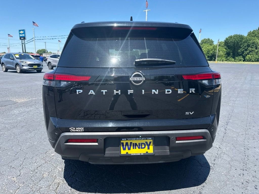 2022 Nissan Pathfinder SV