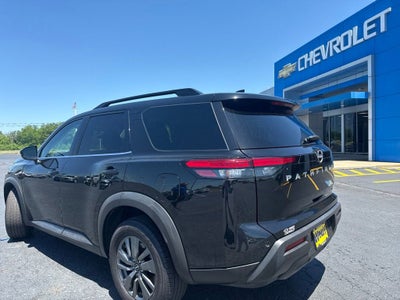 2022 Nissan Pathfinder SV