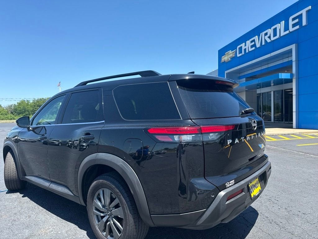 2022 Nissan Pathfinder SV