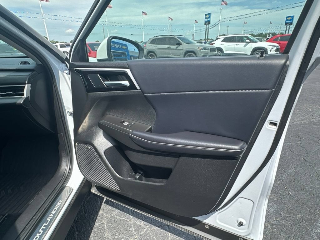 2025 Mitsubishi Outlander SE