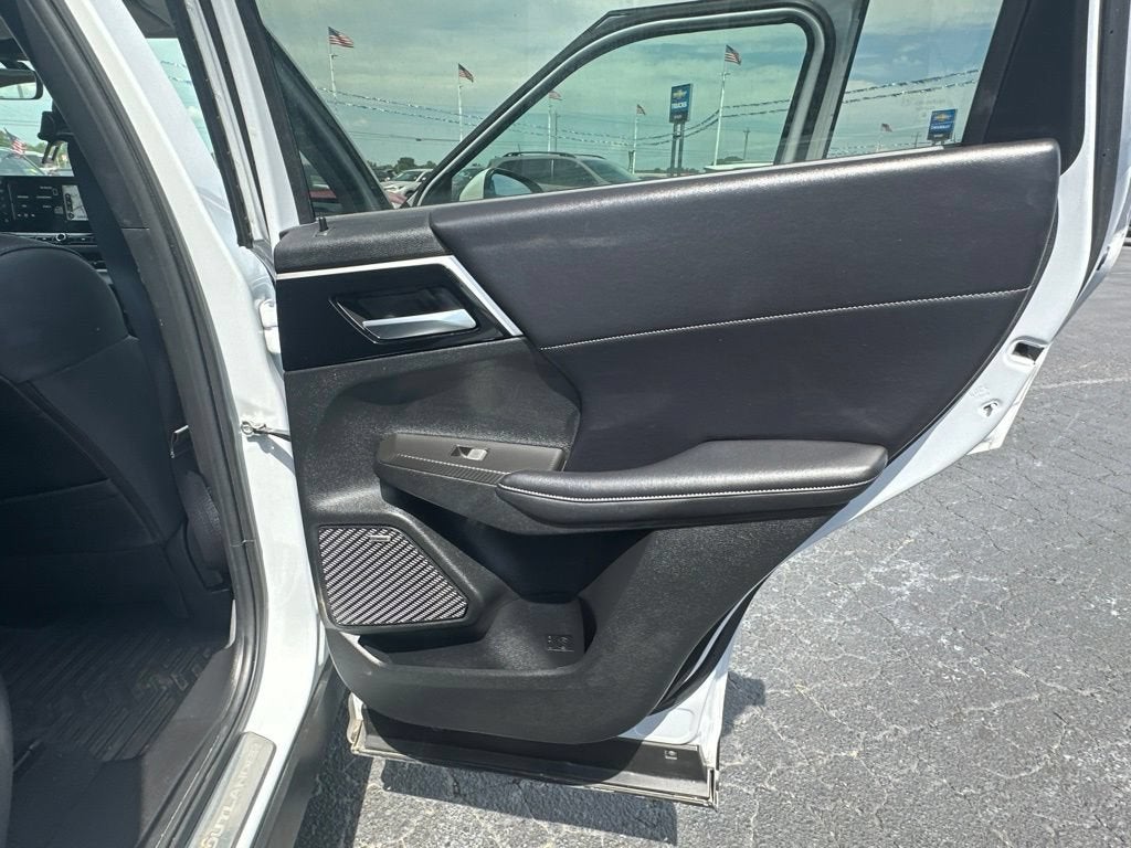 2025 Mitsubishi Outlander SE