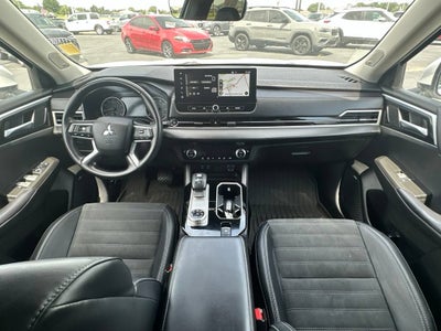 2025 Mitsubishi Outlander SE