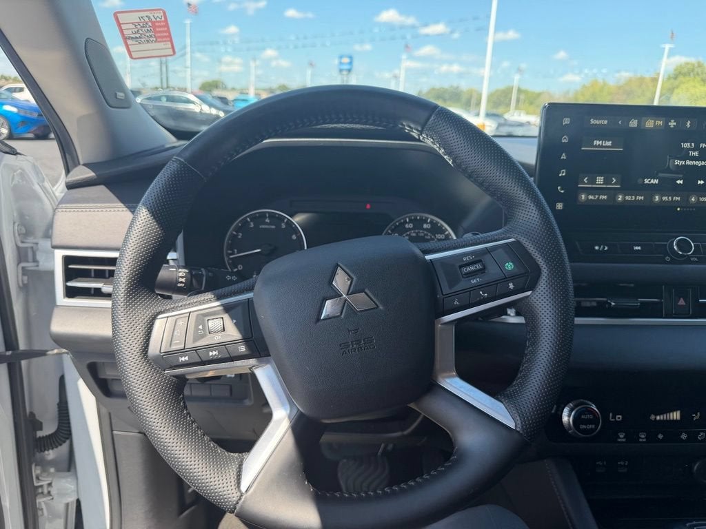 2025 Mitsubishi Outlander SE