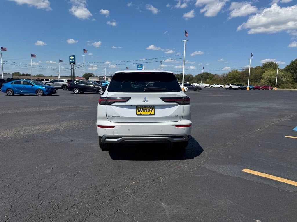 2025 Mitsubishi Outlander SE