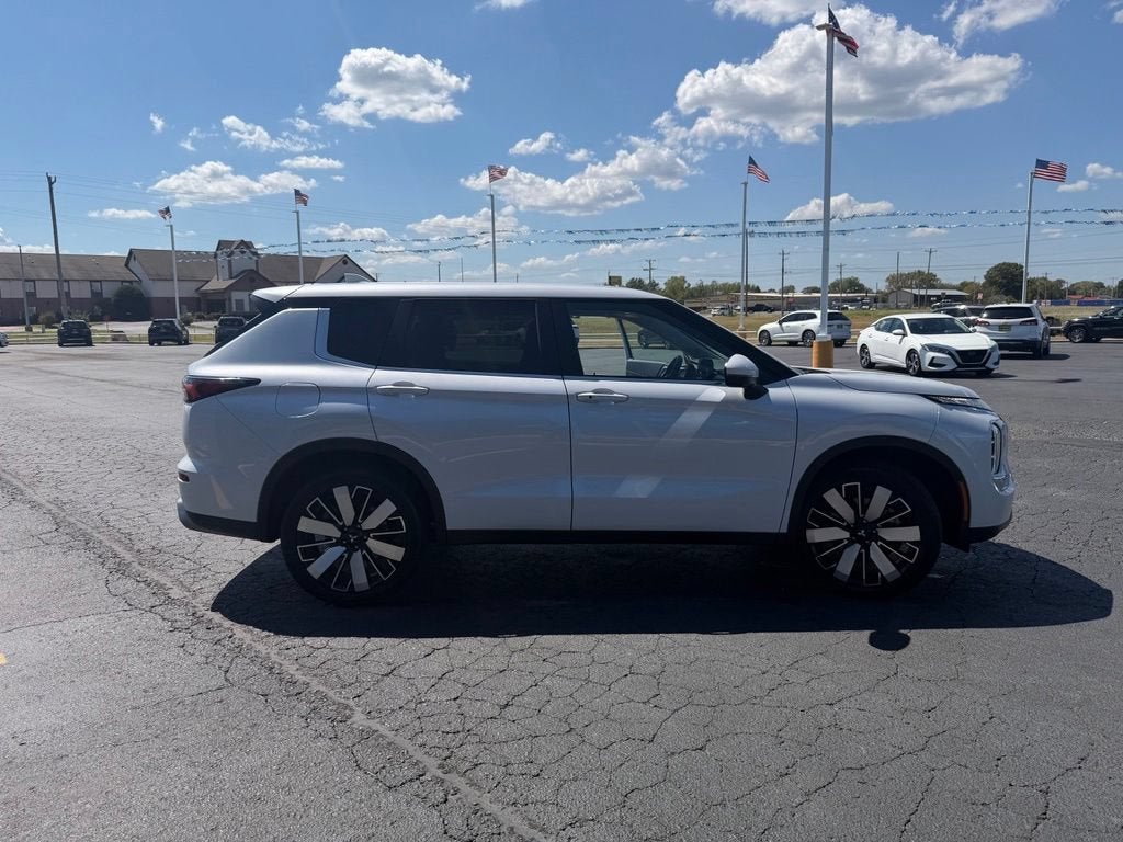 2025 Mitsubishi Outlander SE