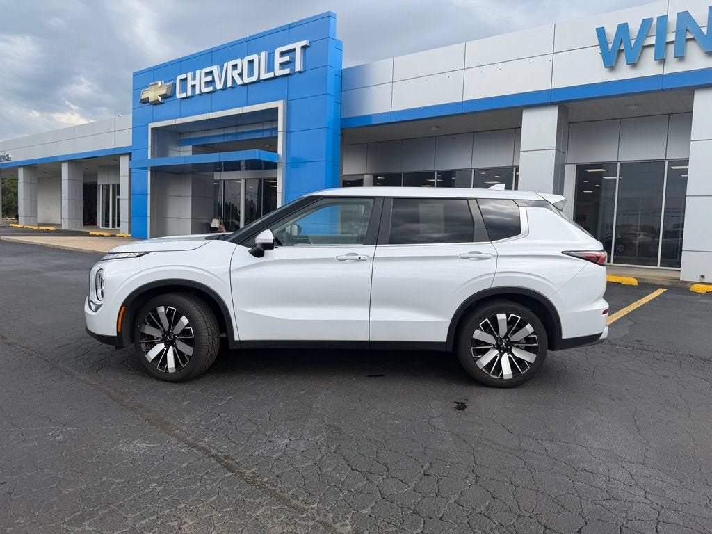 2025 Mitsubishi Outlander SE