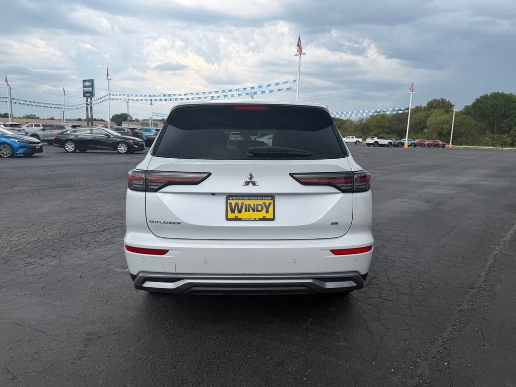 2025 Mitsubishi Outlander SE