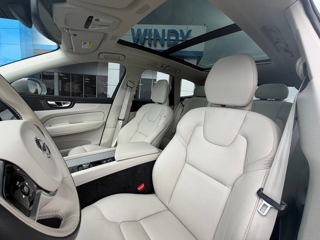 2023 Volvo XC60 Plus Bright Theme
