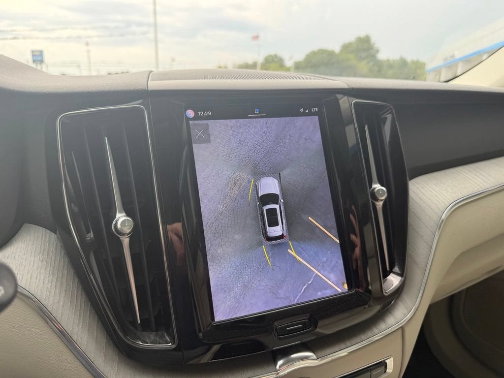 2023 Volvo XC60 Plus Bright Theme