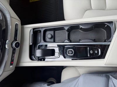 2023 Volvo XC60 Plus Bright Theme