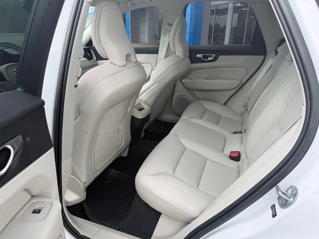 2023 Volvo XC60 Plus Bright Theme