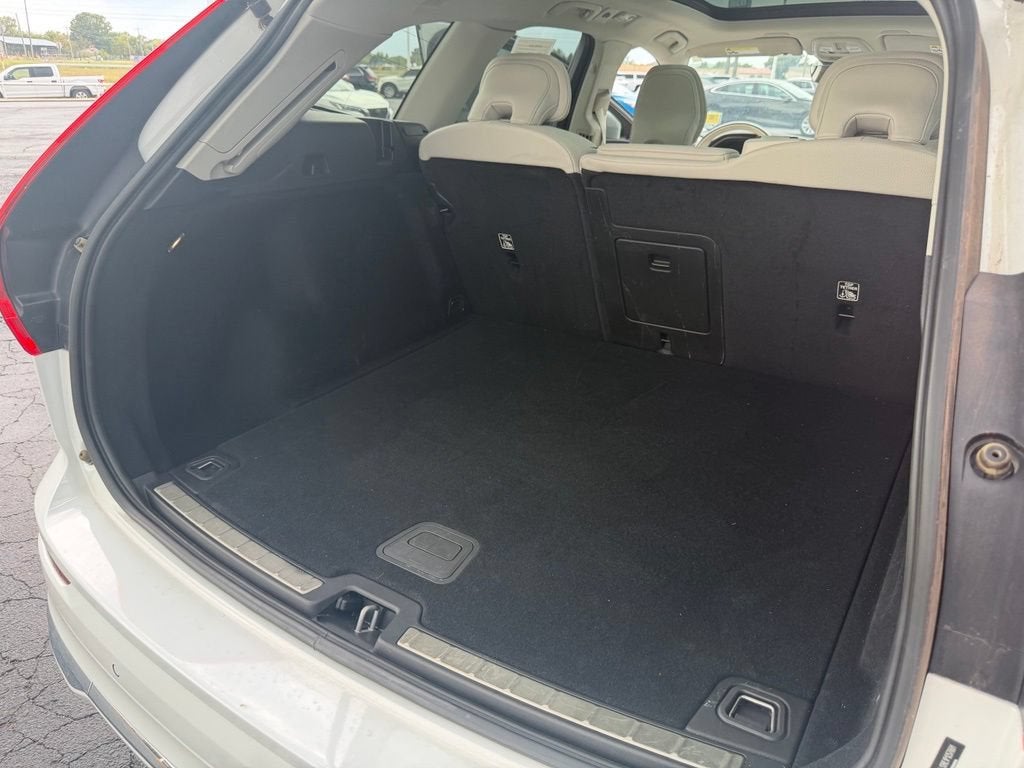 2023 Volvo XC60 Plus Bright Theme