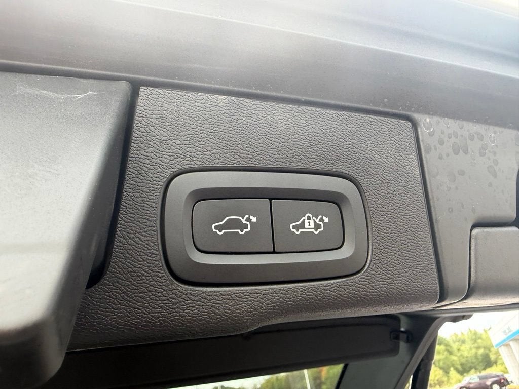 2023 Volvo XC60 Plus Bright Theme